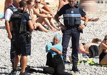 Госсовет Франции отменил запрет на ношение буркини — закрытых купальных костюмов для мусульманок — на пляжах Ниццы