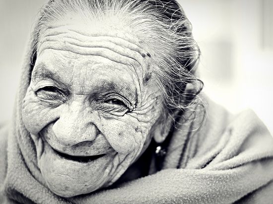 Пожилые люди чувствуют себя счастливее, чем молодые