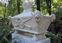 Уникальные художественные надгробия на Ваганьковском кладбище отреставрировали московские художники