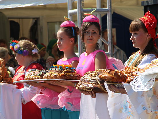 Парад цветов,  мини-ферма  и праздничный концерт: чем запомнится юбилейная ярмарка владивостокцам