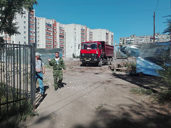 Жители Ленинского проспекта выступили против возведения многоэтажек на месте бывшего школьного стадиона