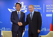 В первый день работы Восточного экономического форума (ВЭФ) всеобщее внимание было приковано к визиту японского премьера Синдзо Абэ