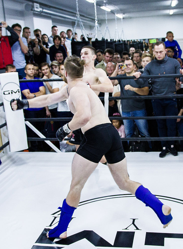 Журналист Алексей Сафонов победил нокаутом в первом поединке по MMA