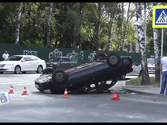 Страшная авария произошла сегодня утром, 7 сентября, на перекрестке улиц Школьная и Кавказская Курска. 