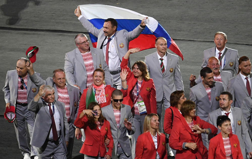 Делегация Белоруссии пронесла российский флаг на открытии Паралимпиады: порыв души