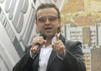Известный певец Роман Жуков угодил в больницу 12 сентября с воспалением на месте старого шрама от операции