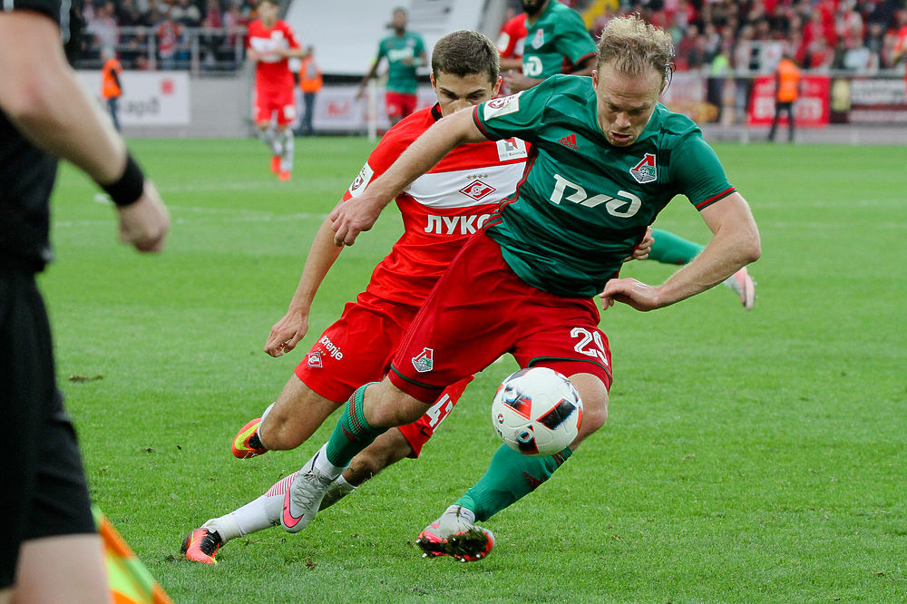 "Спартак" на своем поле обыграл "Локомотив"