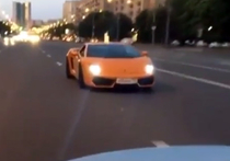 В полиции начали проверку по следам видеоролика, в котором водитель оранжевого Lamborghini, стоимостью в 15 миллионов рублей, устроил гонки по Кутузовскому проспекту