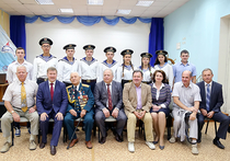Мэр Новосибирска Анатолий Локоть встретился с воспитанниками центра «Алые паруса», принимавшими участие в слете юных моряков в Севастополе