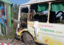 ГУ МВД России по Иркутской области заявило о нахождении 39-летнего водителя автобуса № 37 в состоянии наркотического опьянения в момент наезда им на рекламную конструкцию на Иркутном мосту в областном центре, в результате чего было госпитализировано 15 человек, одна из пассажирок впоследствии скончалась