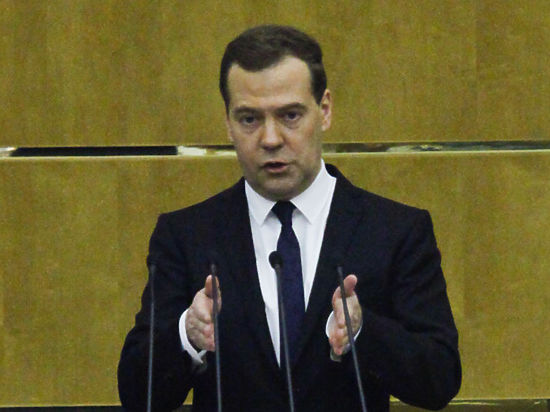 Дмитрий Медведев поставил задачу обеспечить выплаты в срок и в полном объеме