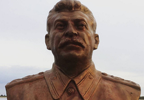 Бюст Сталина, установленный в минувший четверг в городе Сургут Ханты-Мансийского автономного округа, неизвестные облили краской