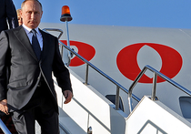 Открытие мероприятия было задержано из-за отсутствия президента России Владимира Путина, самолет которого не мог вылететь из-за неблагоприятной погоды