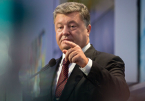Генпрокурор Украины Юрий Луценко сообщил, что президент Петр Порошенко явится на допрос по делу о Майдане после того, как вернется в страну