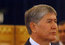 Президенту Киргизии Алмазбеку Атамбаеву стало плохо во время следования в Нью-Йорк на Генассамблею ООН