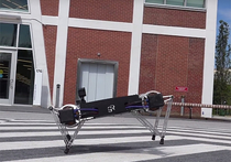 Группа специалистов, представляющих Пенсильванский университет, разработала четырехногого робота, с прямым приводом ног, который умеет взбираться по сетке Рабица или обычной лестнице, открывать двери перед собой и производить множество других необычных действий