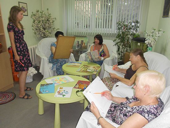Занятия проводит Центр поддержки пожилых людей «Мои года — мое богатство»