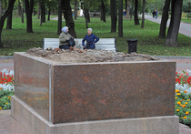 Неожиданный сюрприз: их московского парка исчез бронзовый памятник Ленину