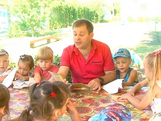 В России 27 сентября отметили День воспитателя и дошкольного работника.