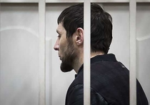 Предполагаемый убийца оппозиционера Бориса Немцова Заур Дадаев выступил в Московском окружном военном суде как баллистический эксперт и объяснил как был убит политик