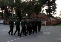 Восемь военнослужащих пострадали в военном городке Чехов-3 на территории Московской области, после того, как прапорщик на легковом автомобиле въехал в пешую колонну