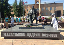 Памятник Салтыкову-Щедрину, установленный в подмосковном Талдоме в августе этого года в честь 190-летнего юбилея классика, скоро заговорит!