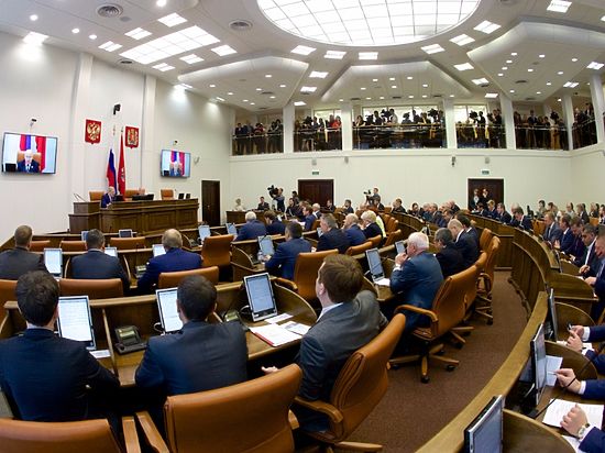 Новоизбранные депутаты провели заседание первой сессии ЗС края III созыва