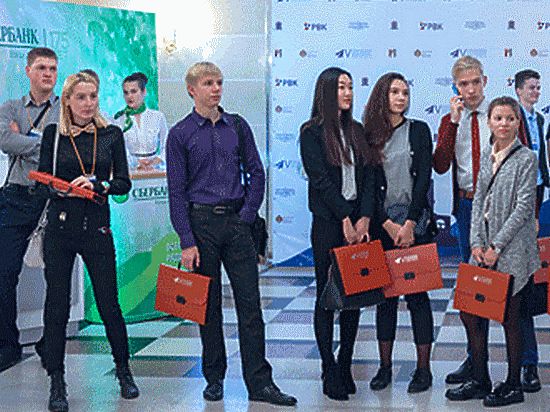 В Хабаровске состоялся бизнес-форум. На мероприятие съехались начинающие и будущие деловые люди. Они обсудили перспективные сферы для открытия собственного дела.