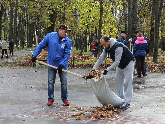 В субботний день Совет депутатов собрался в Комсомольском парке