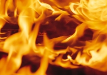 10 октября в поселке Качуге Качугского района около полудня произошел пожар в частном жилом доме, в результате которого погиб трехлетий ребенок и его 39-летняя мать, которая зашла в горящий дом для спасения сына