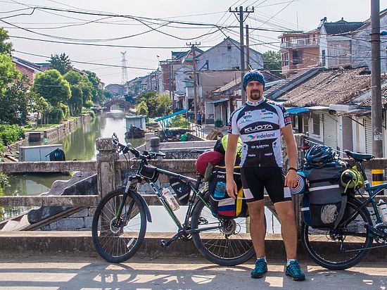 Путешественник отправился в велотур к самой южной точке Евразии — мысу Пиай в Малайзии