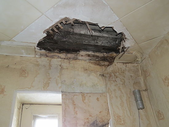 В многоквартирном доме на улице Витебской обвалилась часть крыши