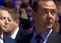 ЧП на форуме  в инновационном центре «Сколково»,  в результате которого был срочно эвакуирован  глава российского Правительства Дмитрий Медведев,   породило массу домыслов