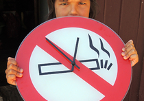 Считается, что подростки начинают курить, чтобы казаться взрослее, а потом попросту вырабатывают зависимость от никотина