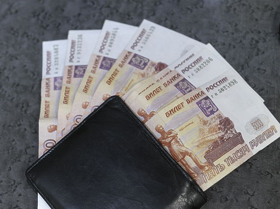 С прицелом на многодневное путешествие по городам России девушки прихватили с собой около 57 тысяч рублей наличными.