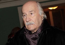 Печальное известие пришло в понедельник, 31 октября. В одной из московских больниц ушел из жизни актер Владимир Зельдин. Ему был 101 год. Несмотря на солидный возраст, он до последнего работал в театре. 

