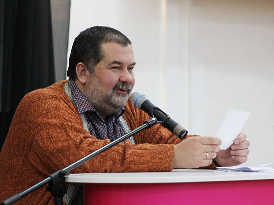 Российский писатель посетил Алматы, провел авторский вечер и презентовал новую книгу