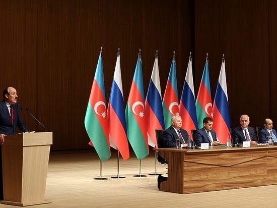 1 ноября, в Центре Гейдара Алиева в Баку состоялось открытие VII Азербайджано-российского межрегионального форума, в котором принял участие Глава Дагестана 