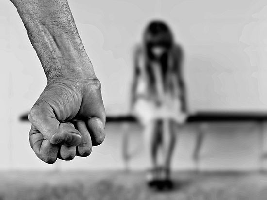 Жестокое обращение в семье и насилие над женщинами очень редко становится достоянием гласности