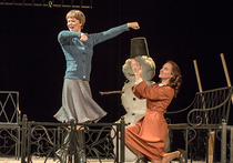 Нонна Гришаева второй раз за год выходит в главной роли премьерного спектакля своего театра — в «Пяти вечерах» по пьесе Александра Володина
