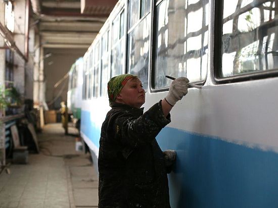 В Иркутск пришли первые пять подаренных мэрией Москвы к 355-летию города трамваев