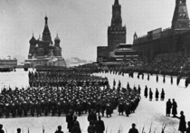 Наша страна с трепетом и глубоким уважением вспоминает памятную дату нашей истории, когда в День Великой Октябрьской революции на Красной площади проходил легендарный парад бойцов Красной Армии