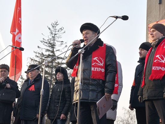 В честь 99-й годовщины Октябрьской революции 7 ноября в Красноярске состоялись митинги оппозиционных партий