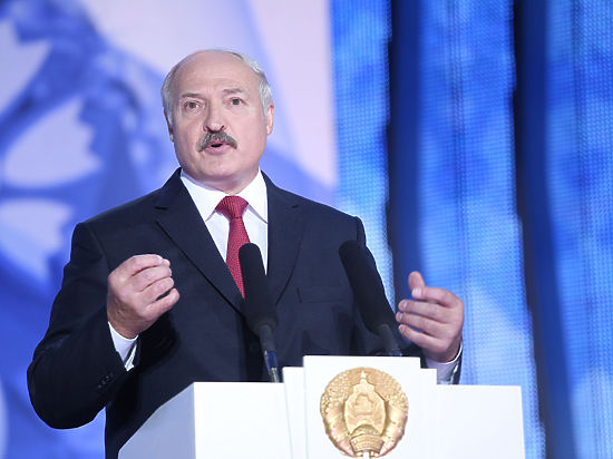 По словам белорусского президента, деградацию страны любой приезжий видит невооруженным глазом
