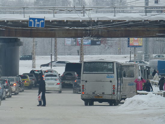Обращения перевозчиков, осуществляющих перевозки по городским маршрутам, обсуждались на постоянной комиссии Петросовета в минувший понедельник