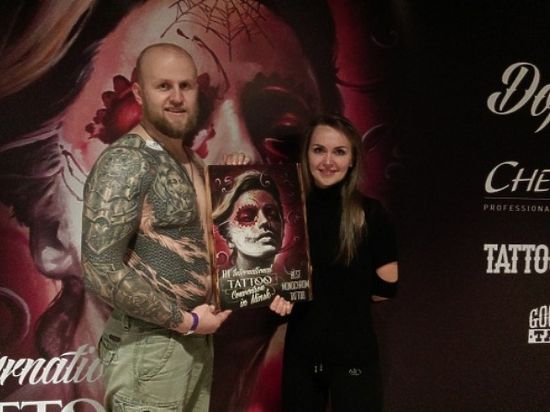 Костромской тату-мастер «сплела» кольчугу на мужском теле и победила на международном фестивале