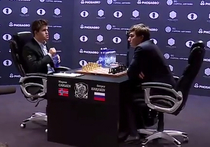 11-я партия матча за титул чемпиона мира по шахматам между действующим обладателем короны Магнусом Карлсеном и претендентом Сергеем Карякиным завершилась вечным шахом и, следовательно, ничьей на 34-м ходу