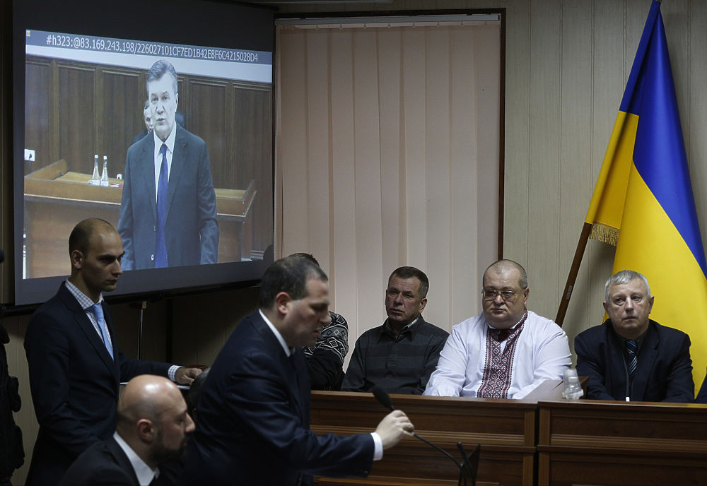 Янукович извинился за "Беркут" и согласился на допрос с Порошенко