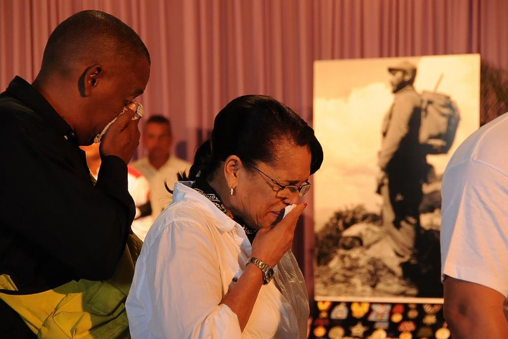 Хаста сьемпре, команданте: кубинцы в слезах провожают Фиделя Кастро