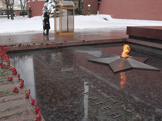 50 лет назад прах Неизвестного солдата захоронили у Кремлевской стены